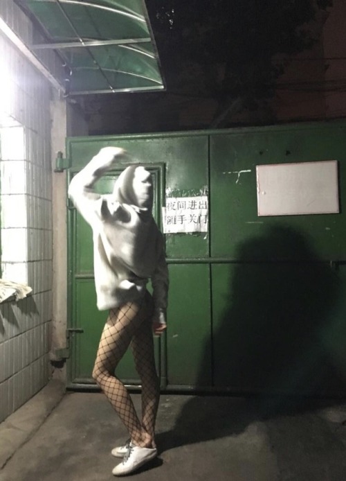 bellebodys: 作品中模特在本群内 【群介绍】大尺度模特资源群，大Pro专属群。群内包括人体模特，露出模特，外拍模特，私房模特，私处特写，商务伴游，直播网红等全国各地的优质女神级模特。 进群后