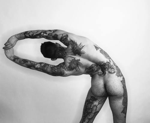 theofficialtro: Stretch. It’s important. Look at all that space for more tattoos :p #hadtomakesureballswerenotshowing #perky