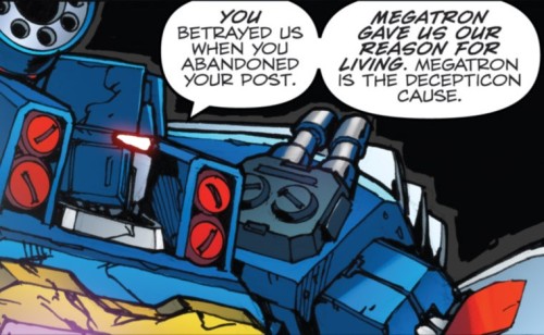 darklordofcutlets:I promised you Soundwave’s love-love moments, so here’s some. Who knew that quiet stoic Soundwave was 