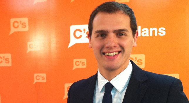 notdbd:Spanish politician Albert Rivera Diaz posed nude for a campaign poster  in