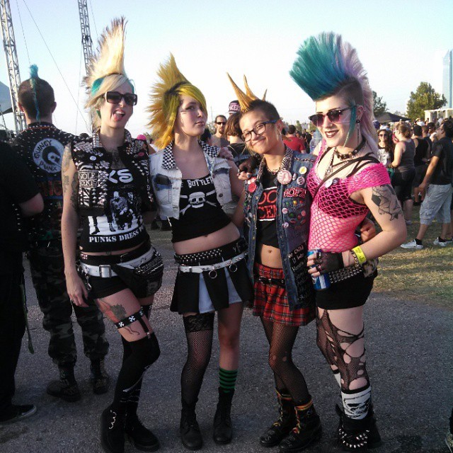 hellray:  sticklimbs:  hellray:  I love girls with mohawks!   Girls that look like