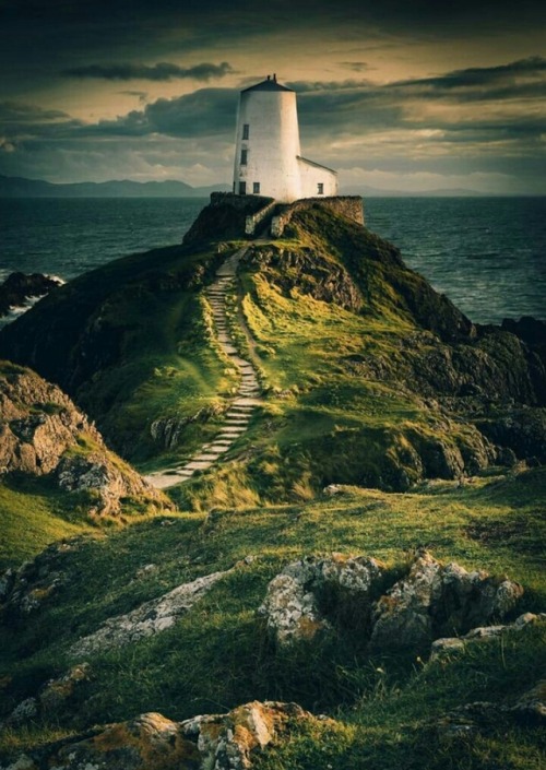 landscape-lunacy:Ynys Llanddwyn, Wales - by Robin Highhouse