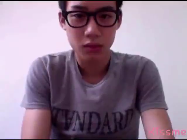 hbst:  My favourite Korean hottie wearing black glasses! So nerdy hot! 