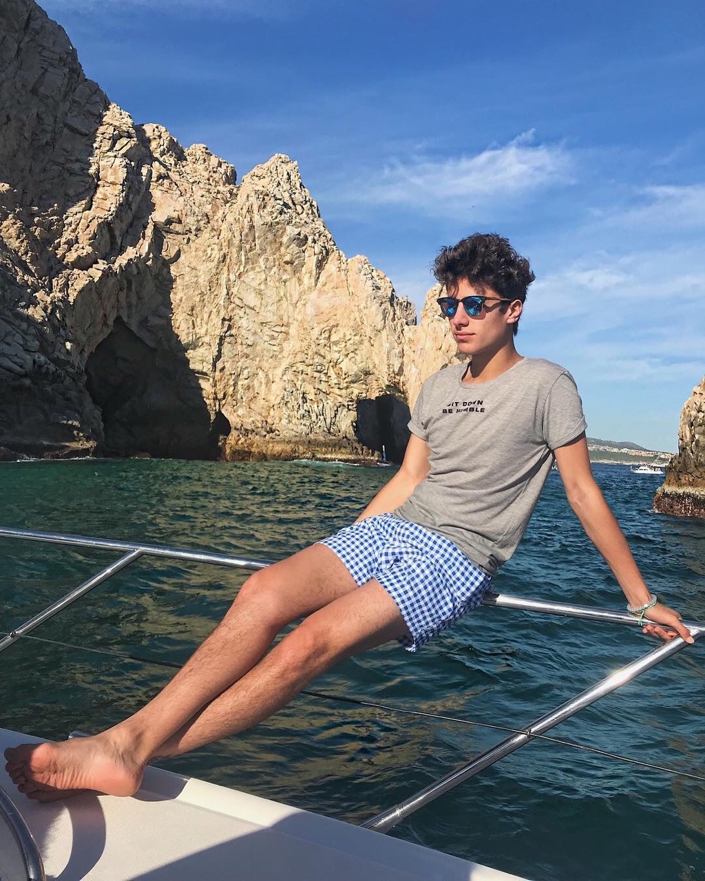 showmeyourfeet:  El Juanpa Zurita barefoot🦶🏻