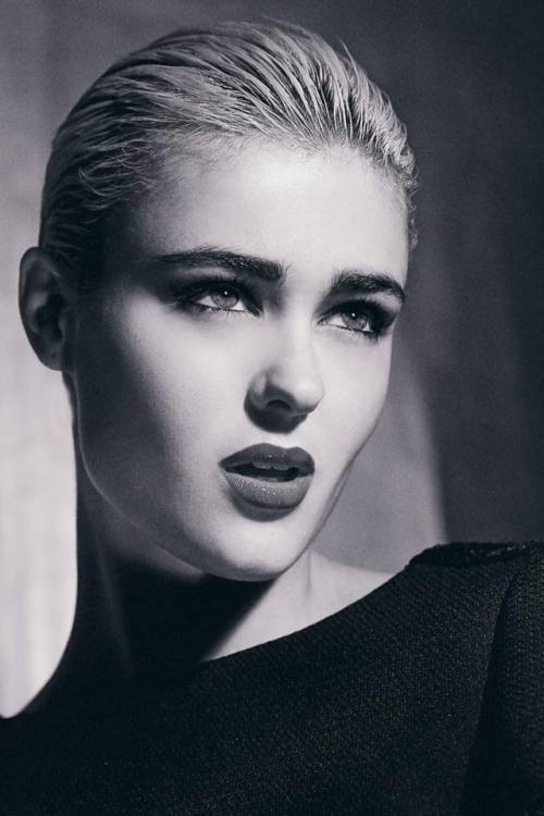 besidethedillema:  How can a woman be so perfect.