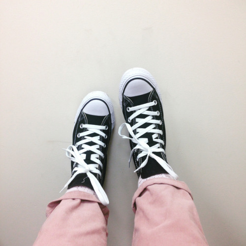 #ootd #converse #dungarees #blackandwhiteandpinkallover #topshopmoto #sneaksonfleek #90sfashion