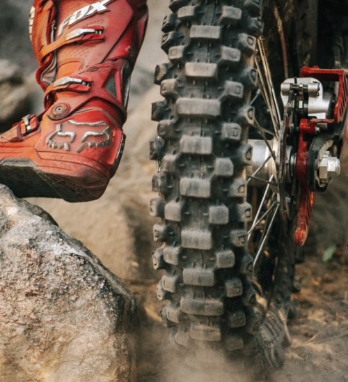 wlfenduro:Start the day on the right foot. 🤙 Nearly the weekend!  @bridgestonemotousa @bulletproofdesigns @foxmoto #WLFurtherTogether  (at Here, There, Everywhere.)https://www.instagram.com/p/CHf_1ZHnn2h/?igshid=sqldix6adnt6