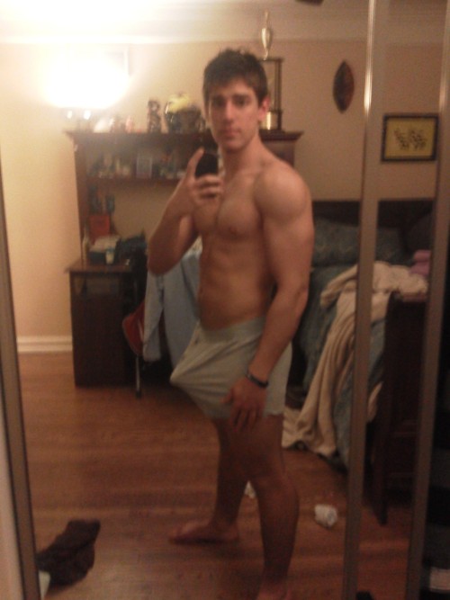 guyswithiphones-nude:  Guys with iPhones http://ift.tt/1bHkUpB