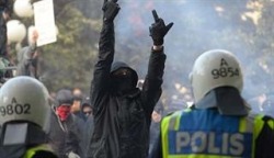 cymx:  OK GUYS THIS IS A VERY BIG DEAL. Where I am from in Stockholm, Sweden we are dealing with NEO NAZIS. They are performing a manifestation in central Stockholm and the police are protecting them. It was a peaceful protest that got out of hand and