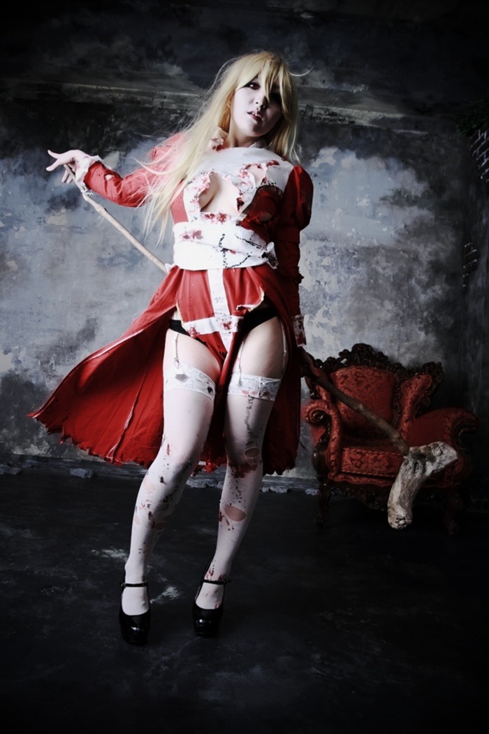 Gotta tip my hat off to this cosplayer for making such a brave outfit.