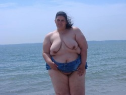 bbwbeachbabes:  Nude beach bbw