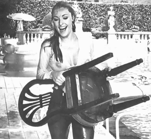 lily-laurent: Sharon Tate in a scene from “12+1” that was shot in Italy, 19691- Scr