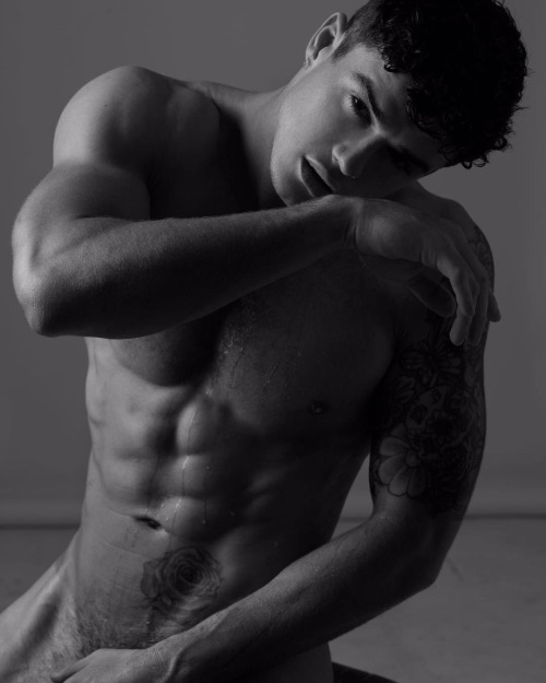 heatedtabloid101:  Instagram User - christian_arno