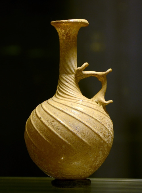 Roman jug* glass* Syria* 3rd / 4th century CE* Musee de Marimont, BelgiumPhoto: Vassil (own work) / 