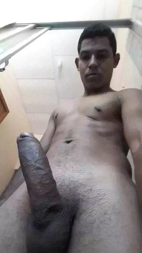 militarycops:  Un rico y sexy reportero de TVN, rica vergota de chocolate, una rica