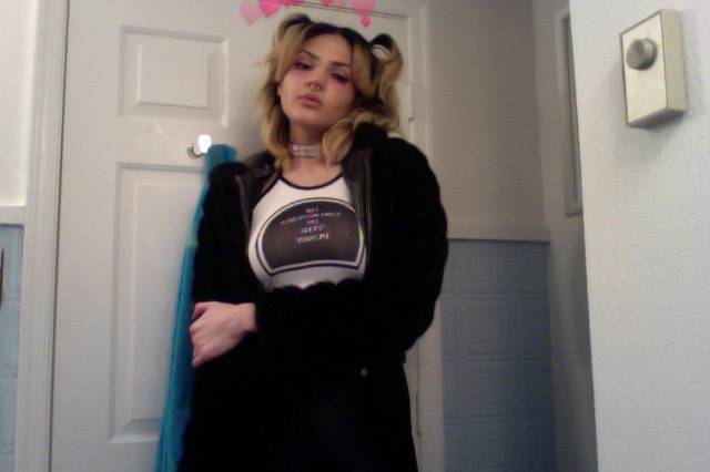 babeobaggins:I wasnt going to leave my house but this is such a look i just might