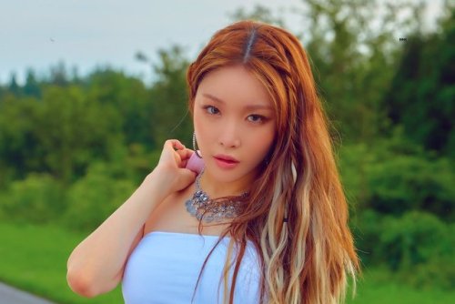 Kim ChungHa Can Slay Any Hair Colour / Style by Vf. 