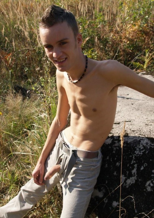bamasilverfox:Slim boy. Follow Bamasilverfox