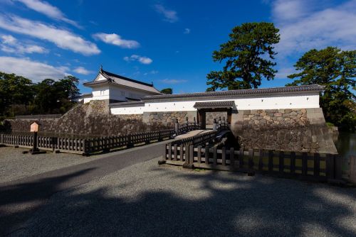 Odawara Castle in Kanagawa Prefecture dates from the mid-fifteenth century and used to oversee the i