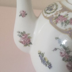 lambsilk: details of my tea pot