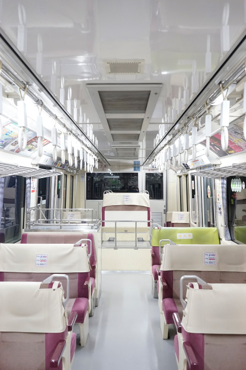 t-tomiya:2015.1.24 Tokyo_Monorail 1060 at Haneda_Airport_Terminal_2_Station / 東京モノレール 1060 羽田空港第2ビル駅