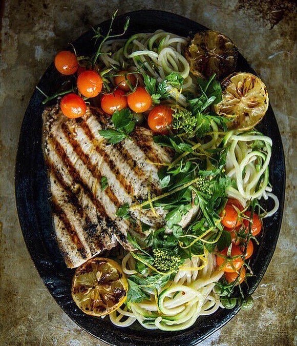 Grilled chicken, zucchini noodles with avocado/garlic pesto.. YUM #cleaneating #fresh