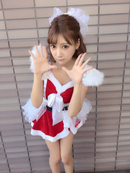 carudamon119:明日花キララ(きいたん)‏@asukakiraran1店目嵯峨野ラッキーさんに来てくれた皆様ありがとうございました！！サンタコスは、斬新に他の衣装を組み合わせてメイクさんと一
