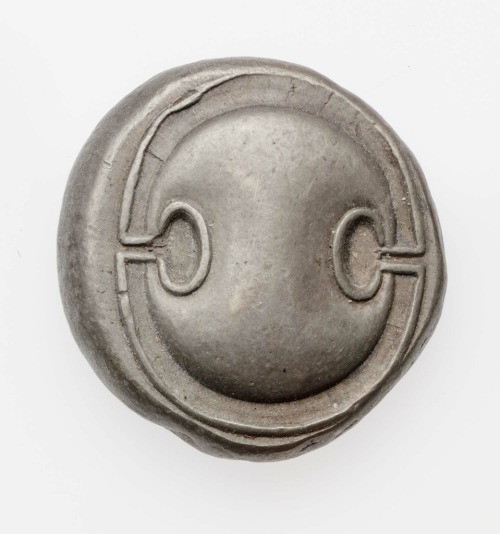 Silver stater of Thebes with Boeotian shield (obverse) and amphora with volute handles (reverse)Gree