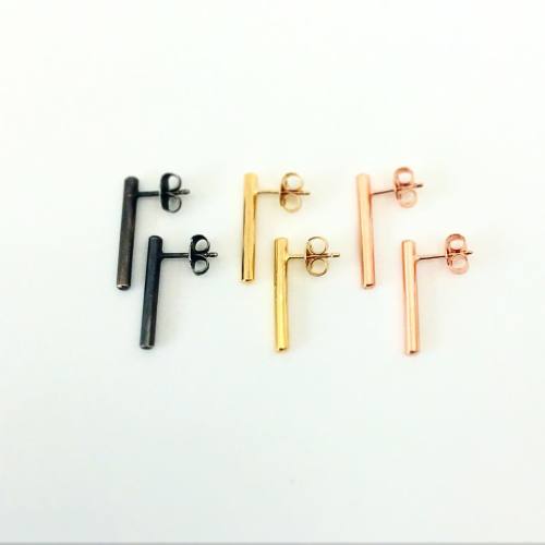 The BASIC ROD earrings in BLACK, GOLD and PINK gold for the perfect tricolore #allezlesbelges #touse