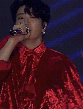 choiyoungjae: 180111 golden disc awards | youngjae in ‘never ever’