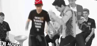 topyongsun:  The dancing masheen is back 