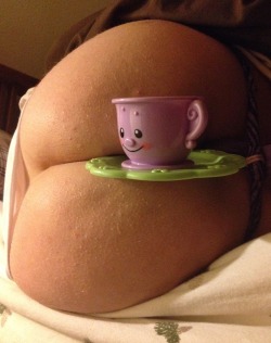 assman4everhd:  The type of weird things he does to me when I’m sleeping lol. Tea anyone?
