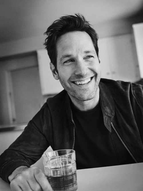 flawlessgentlemen:  Paul Rudd photographed by Simon Emmett for Men’s Journal (2018)   So cute 💕