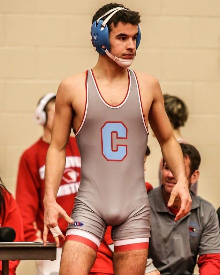 wrestle-me:  #gaybulge #bulge #gayboy #gayboys #gayman #gaymen #gay #gayvpl #gayfreeballing