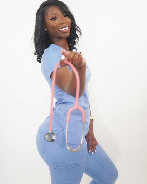 dswsubmit:@dasiadae #dsw ‍⚕️ Soon To Be Dasia’na Anderson, RN ❤️www.instagram.com/p/CTf5Uhc