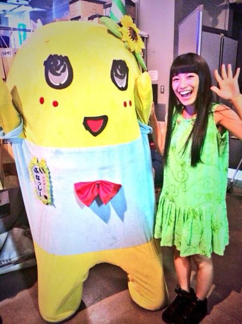 ふなっしー@funassyi miwaちゃん笑顔がすてきだったなっしー♪ヾ(。゜▽゜)ノ“@Miwa1207LOVE: @funassyi ふなっしー！(*ﾟ▽ﾟ*)いま情熱大陸でmiwa