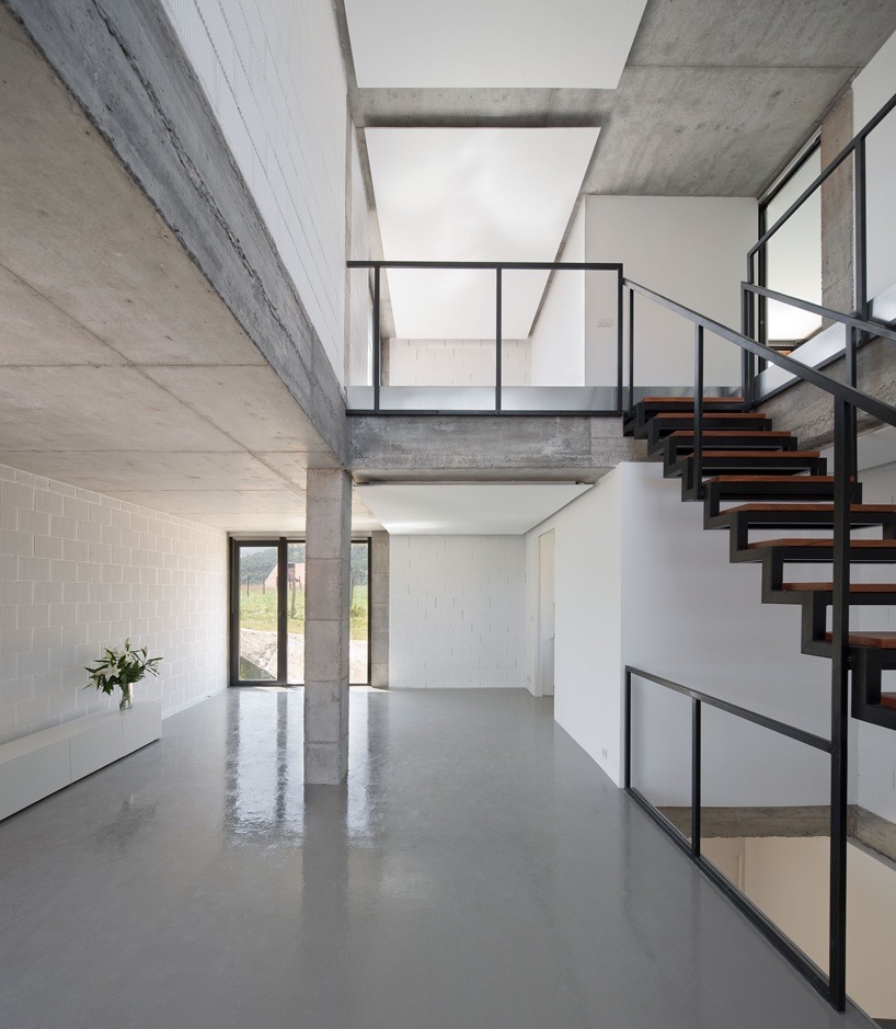 designismymuse:  Displaced Volumes-More House by Acha Zaballa Arquitectos (via designboom)