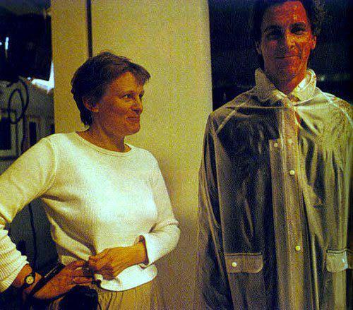 fuckyeahbehindthescenes:  Bale surprised director Mary Harron by starting to dance as Bateman was preparing to kill Paul Allen (Jared Leto). She says in interviews and the commentary, that she was so surprised she collapsed with laughter. American Psycho