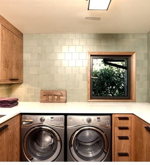 Laundry In PortlandA Mid-sized Modern U-shaped Laundry Room Remodel's Inspiration Features A Drop-in