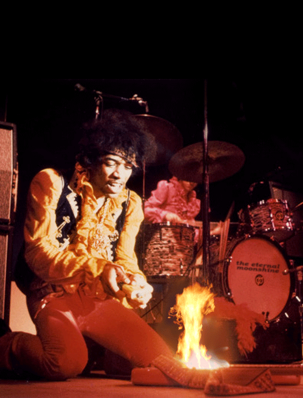 the-eternal-moonshine:Jimi Hendrix sets guitar on fire at Monterey Pop Festival 1967