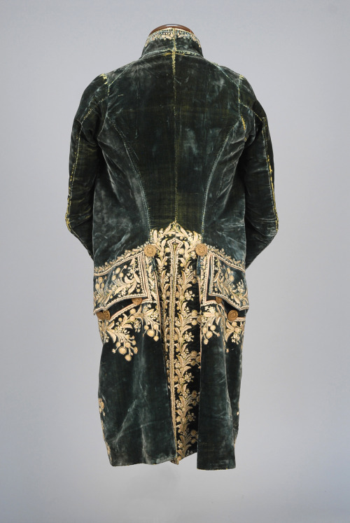 18thcenturyfop: EMBROIDERED VELVET COURT COAT, 1770 - 1790. Photos used with permission from Whitake