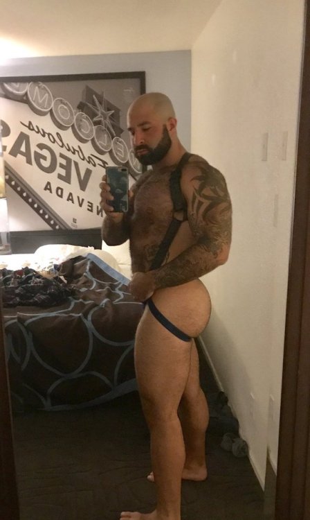 dallastxfreeballer:  brotherbator:  therealjblokey:  I can’t get enough of the handsome Atlas Grant or his fat hairy gorilla ass. 😍  FURRY FUKKER FANTASY MAN WITH THE ASS SO FAT  DAYUUUUUUMMM! 🔥