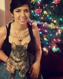 Rafael&rsquo;s first Christmas picture! 🎄😄 😺🎁 #rafael #raerae #firstchristmas