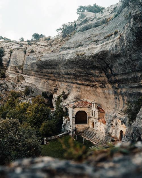 cafeinevitable:Carved Into The MountainsBurgos | Spainph. Johannes Hulsch