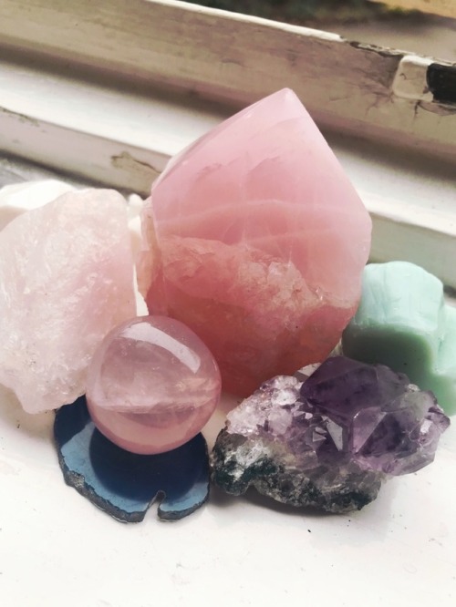 joylandkid:  my gf got me more rose quartz