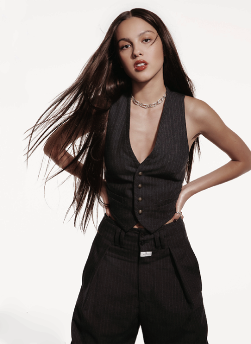 glamoroussource: Olivia Rodrigo for GQ Magazine, August 2021