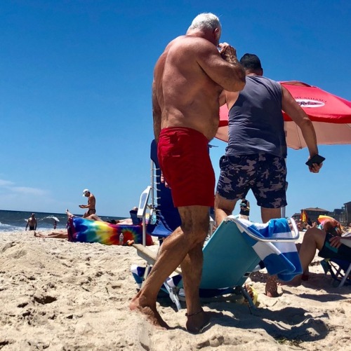 astorianyhairydad: daddiesonthego: Silver Fox Muscle Beach Daddy soaking in the sun at Fire Island B