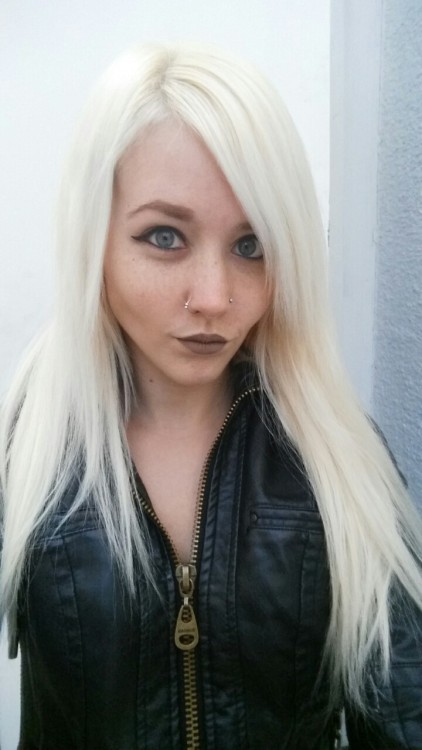 thevaultofass:  Here’s a couple more because I’m very excited about this lip color