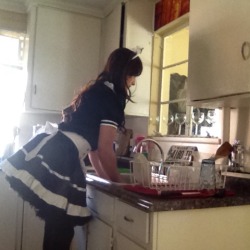 tjennig: Wearing a butt plug and doing chores…