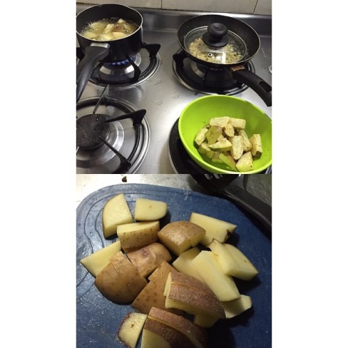Making garlic fries #frontback @frontbackapp